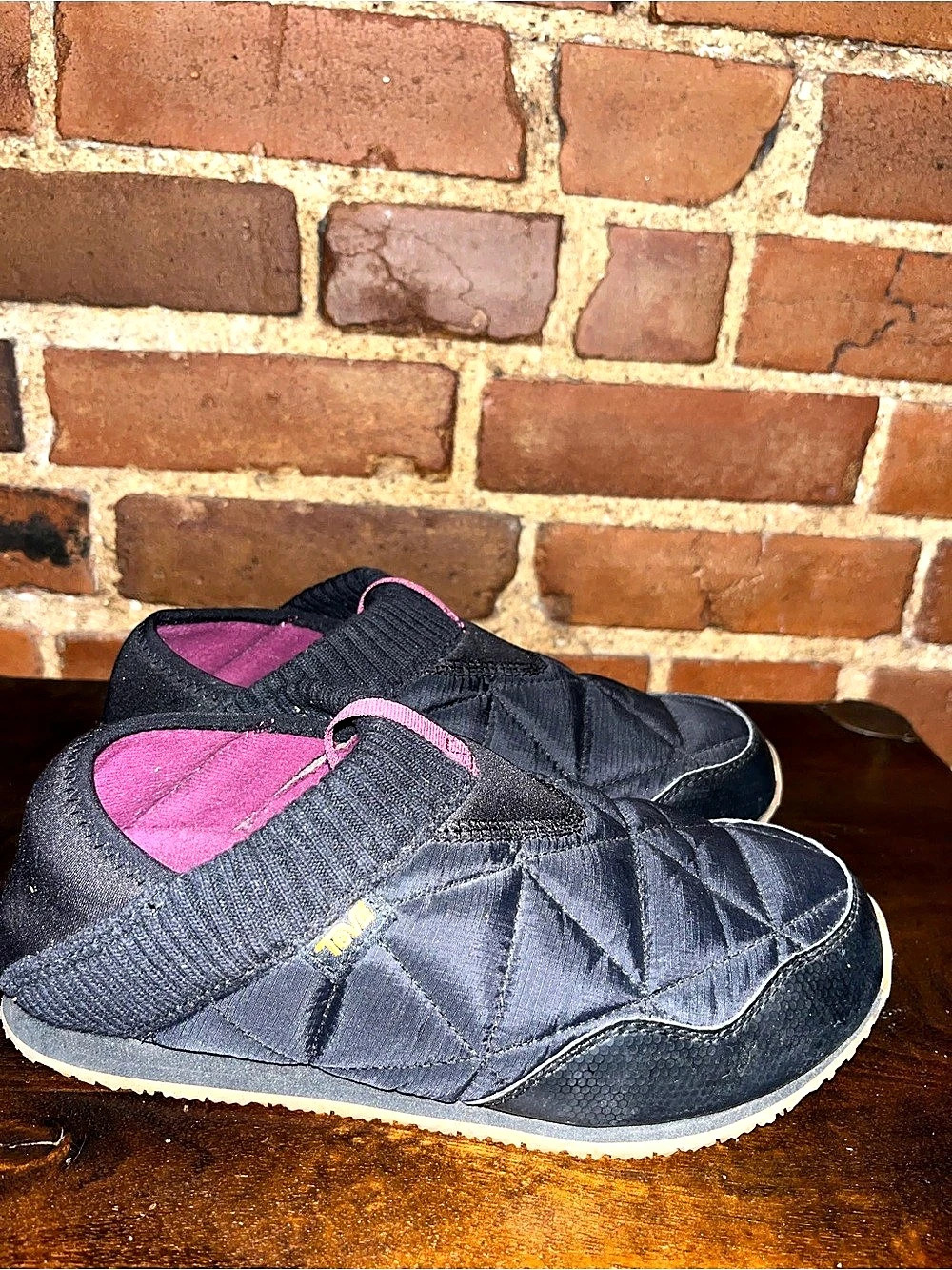 Tech Quilted Slip-On shoes in Black with purple accent